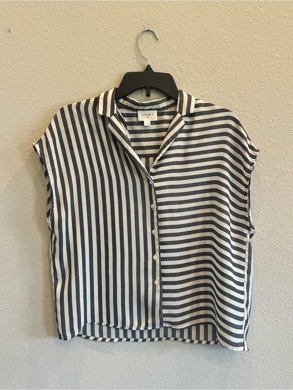 Everly Striped Split Neck Blouse Top Small Coastal Office Chic